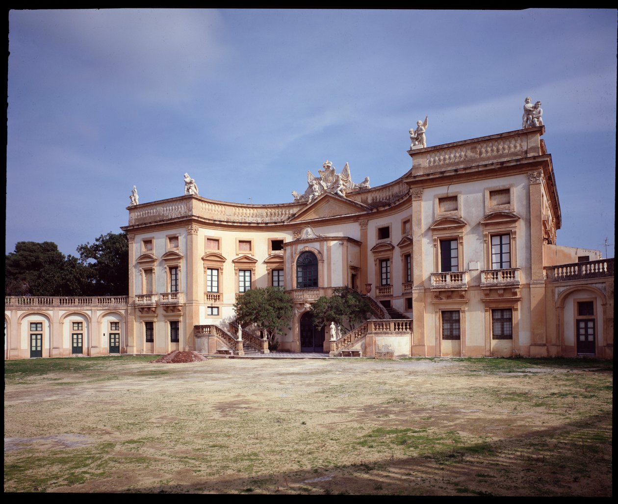 Außenansicht der Villa Valguarnera von Tommaso Maria Napoli
