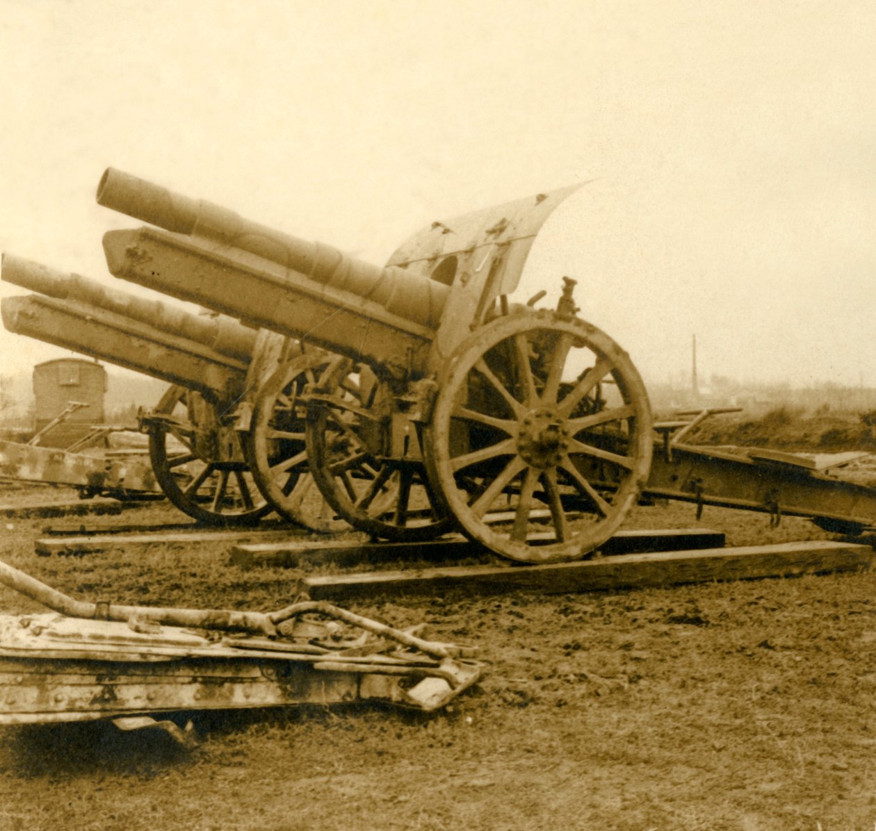 155 Kanonen, um 1914-1918 von Unbekannt
