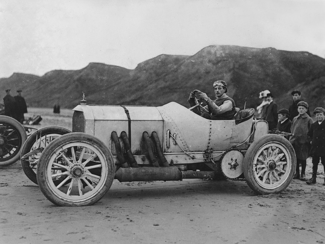 1908 Mercedes, A.W. Tate in Saltburn von Unbekannt
