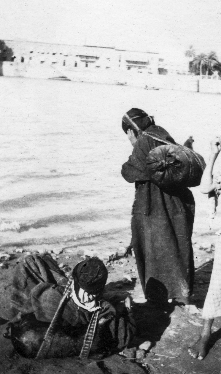 Bhistis oder Wasserträger, Basra, Irak, 1917-1919 von Unbekannt