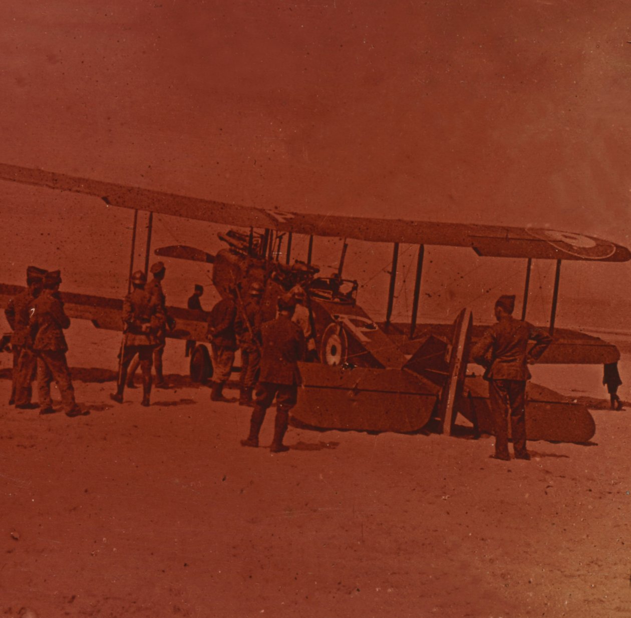 Abgestürztes britisches Flugzeug, ca. 1914-1918 von Unbekannt