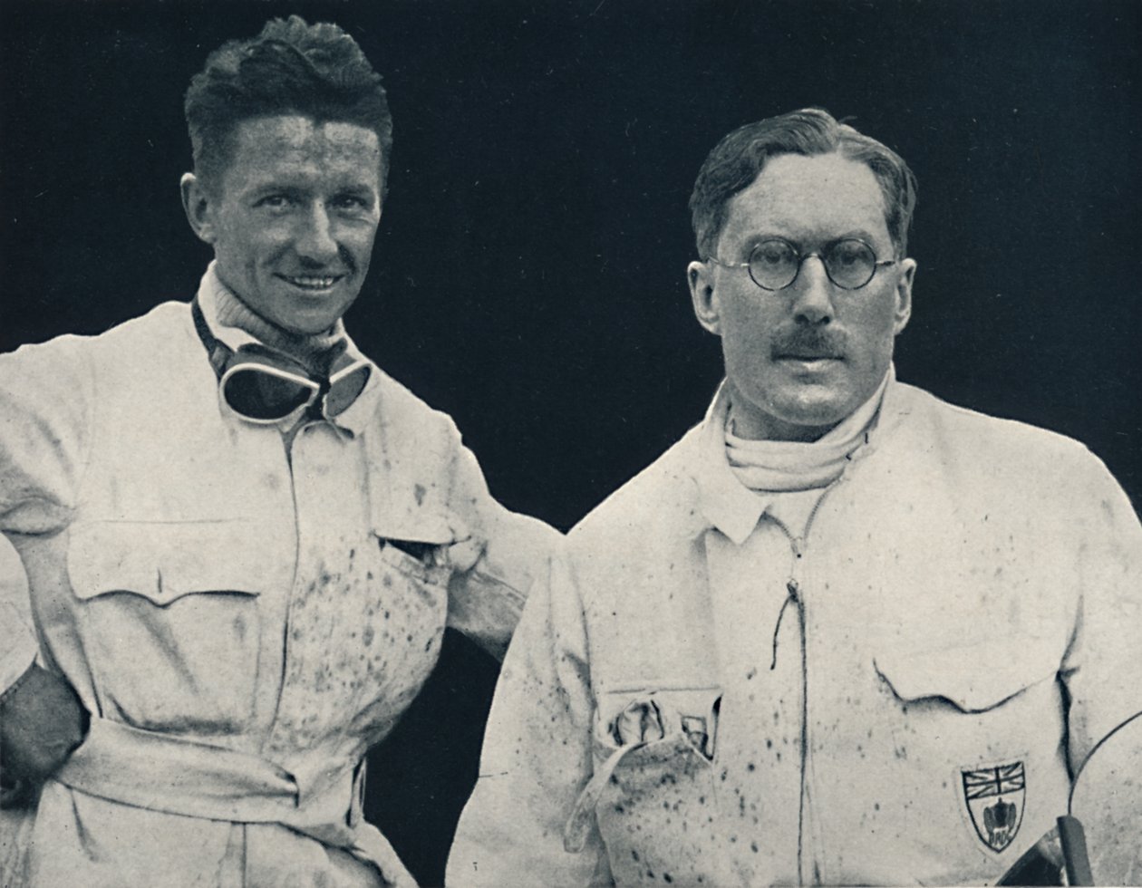 Kapitän G. E. T. Eyston und Assistent, 1937 von Unbekannt