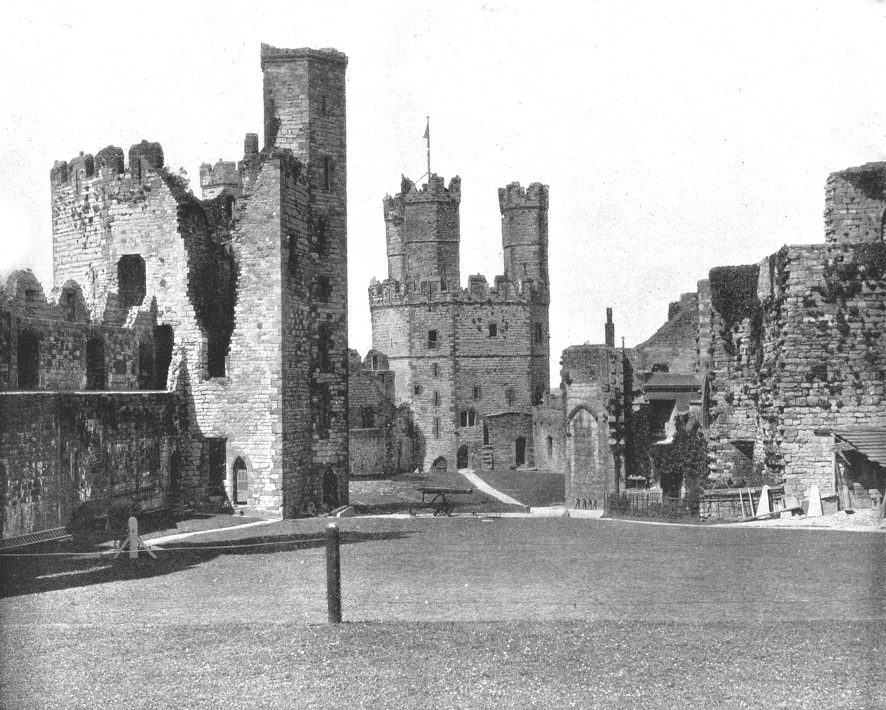 Carnarvon Castle, Nordwales, 1894 von Unbekannt