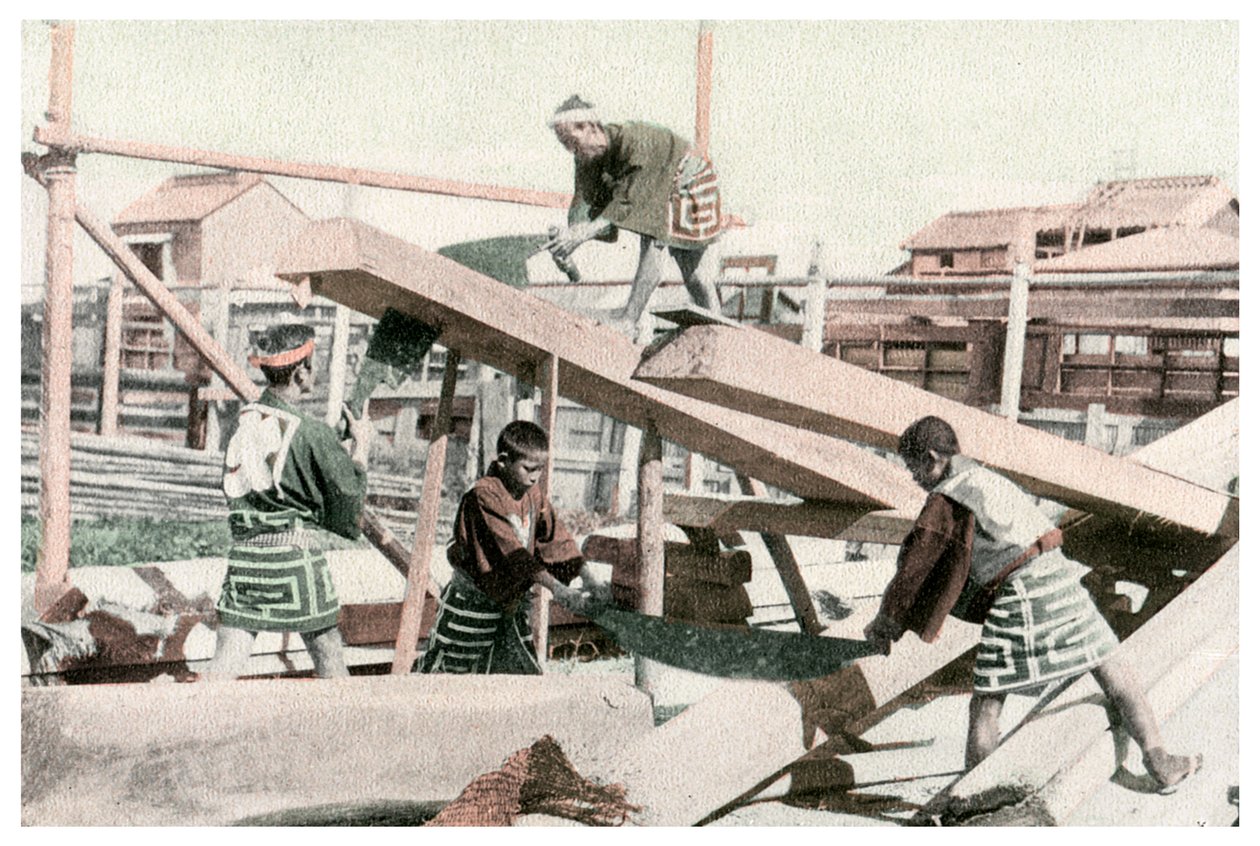 Zimmerleute bei der Arbeit, Japan, 1904 von Unbekannt