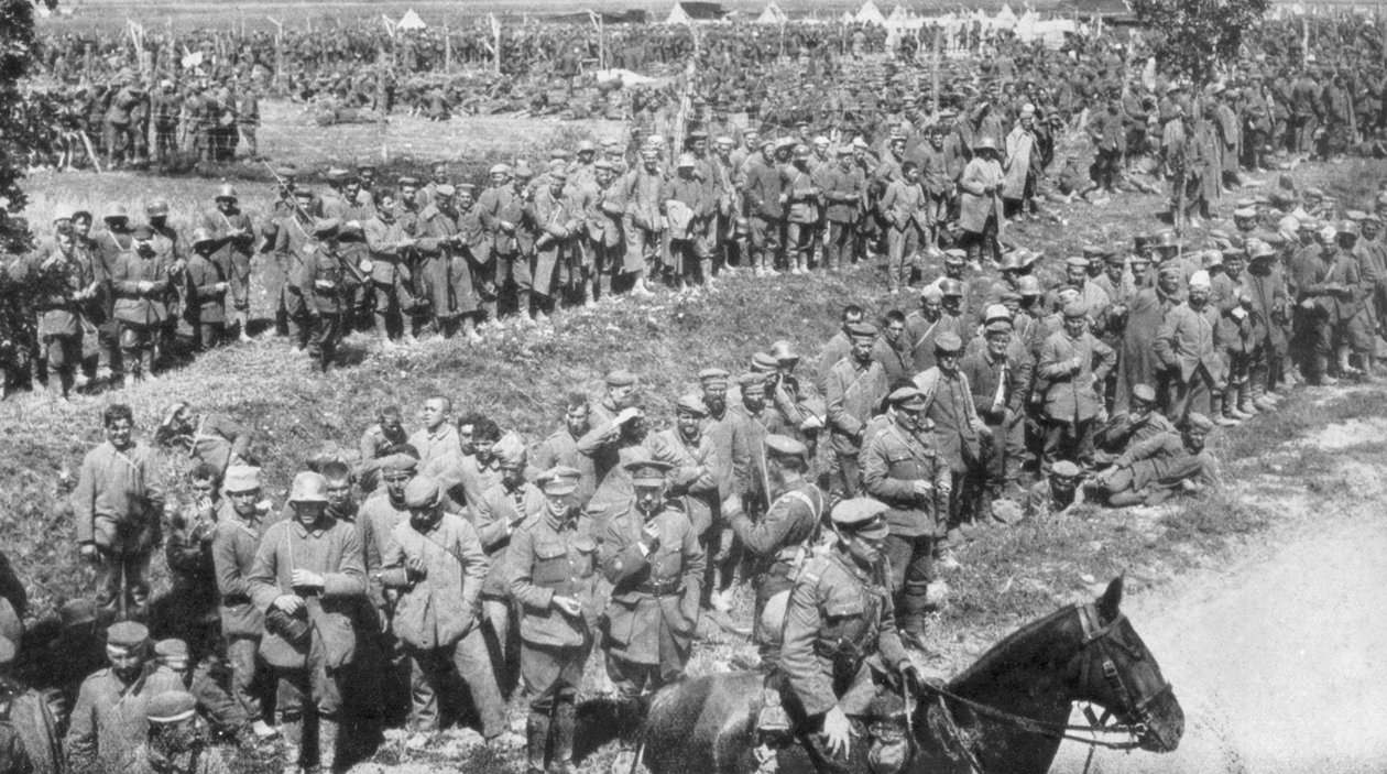 Kolonnen deutscher Gefangener, Somme, Frankreich, 1918 von Unbekannt