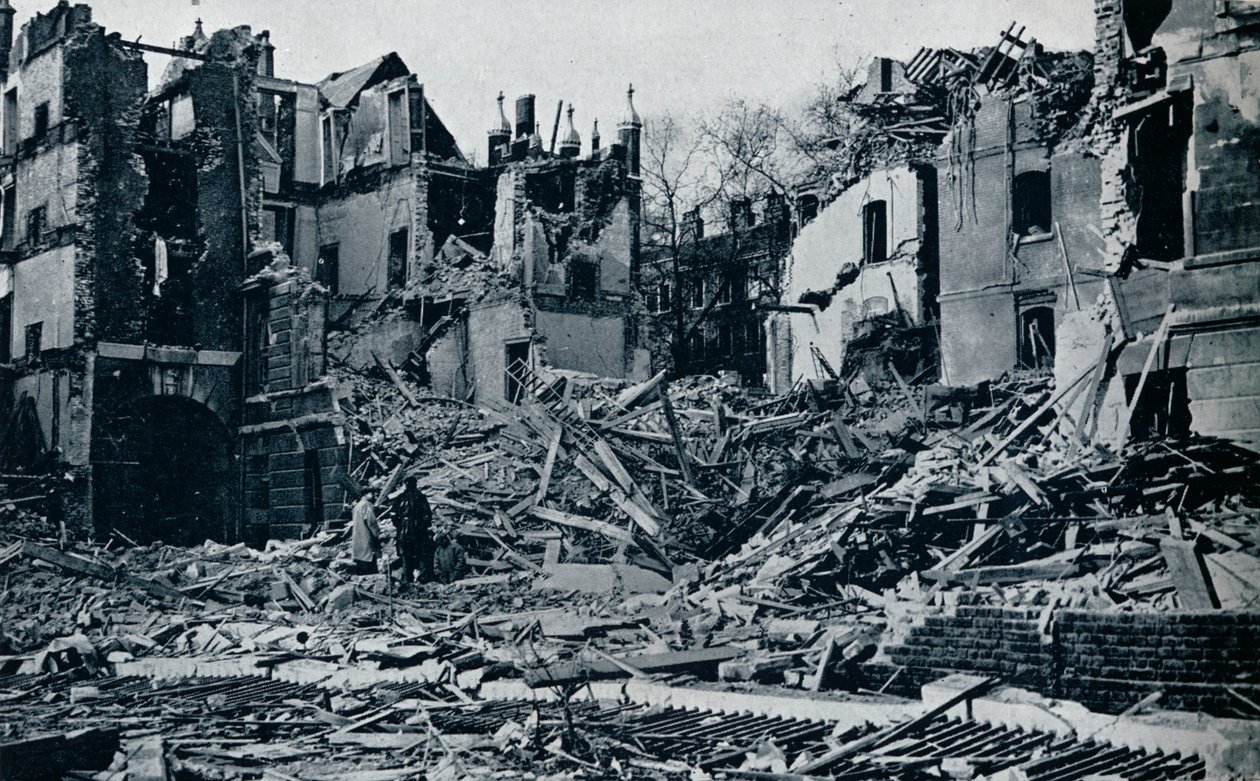 Verwüstete Gebäude, vom Inner Temple Garten, 1941 von Unbekannt