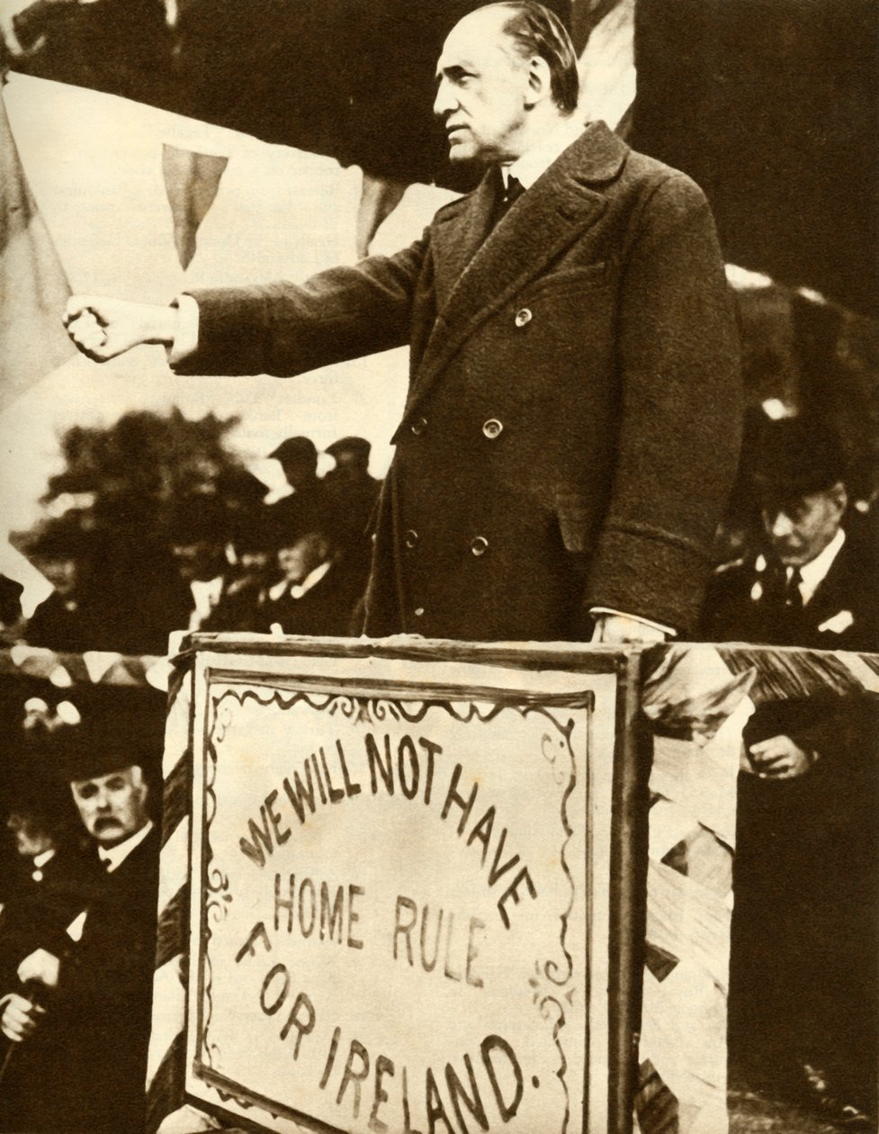 Edward Carson hält eine Rede, 1912, 1935 von Unbekannt