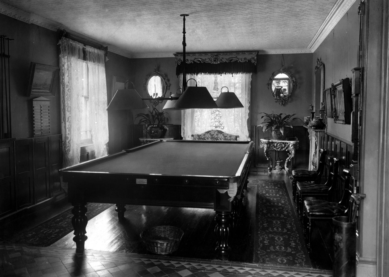 Edwardianisches Zimmer mit Billardtisch, 1909 von Unbekannt