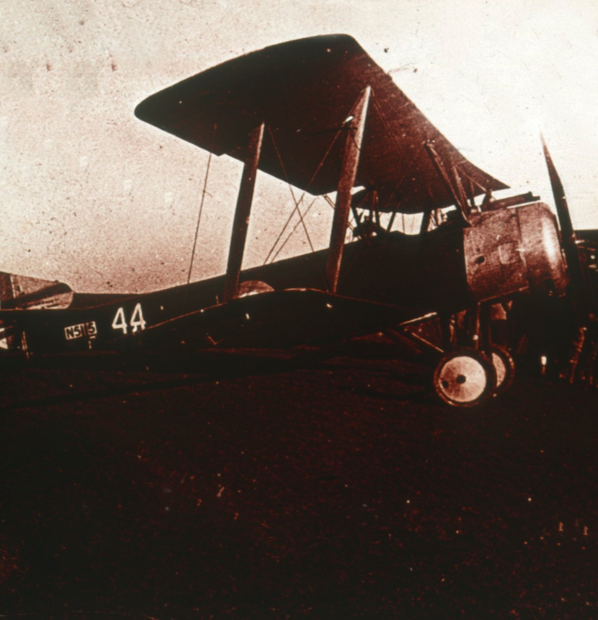 Kampfflugzeug beim Start, ca. 1914-1918 von Unbekannt