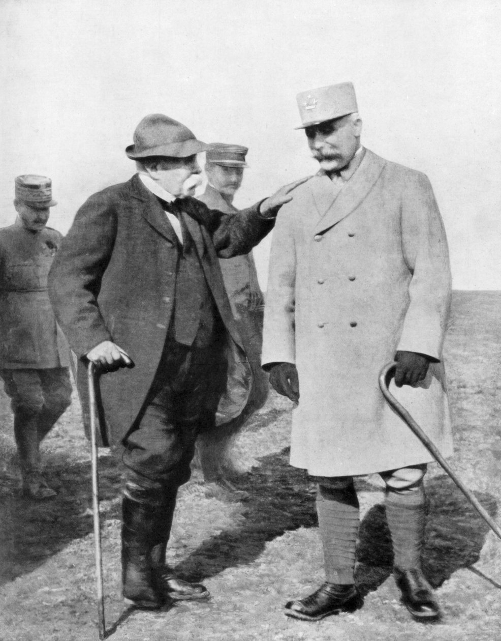 General Philippe Pétain und Georges Clemenceau, 1926 von Unbekannt