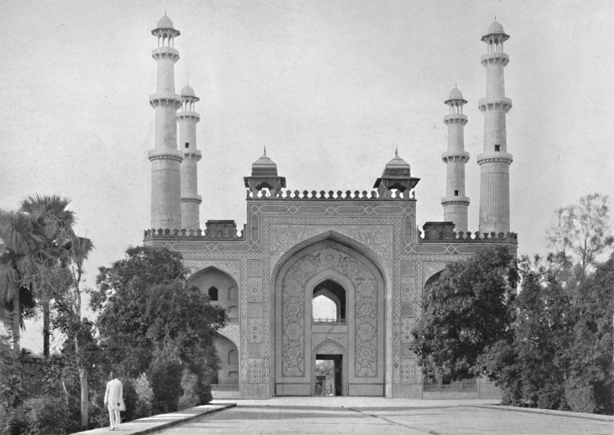 Sikandra. Tor des Grabmals von Akbar, um 1910 von Unbekannt