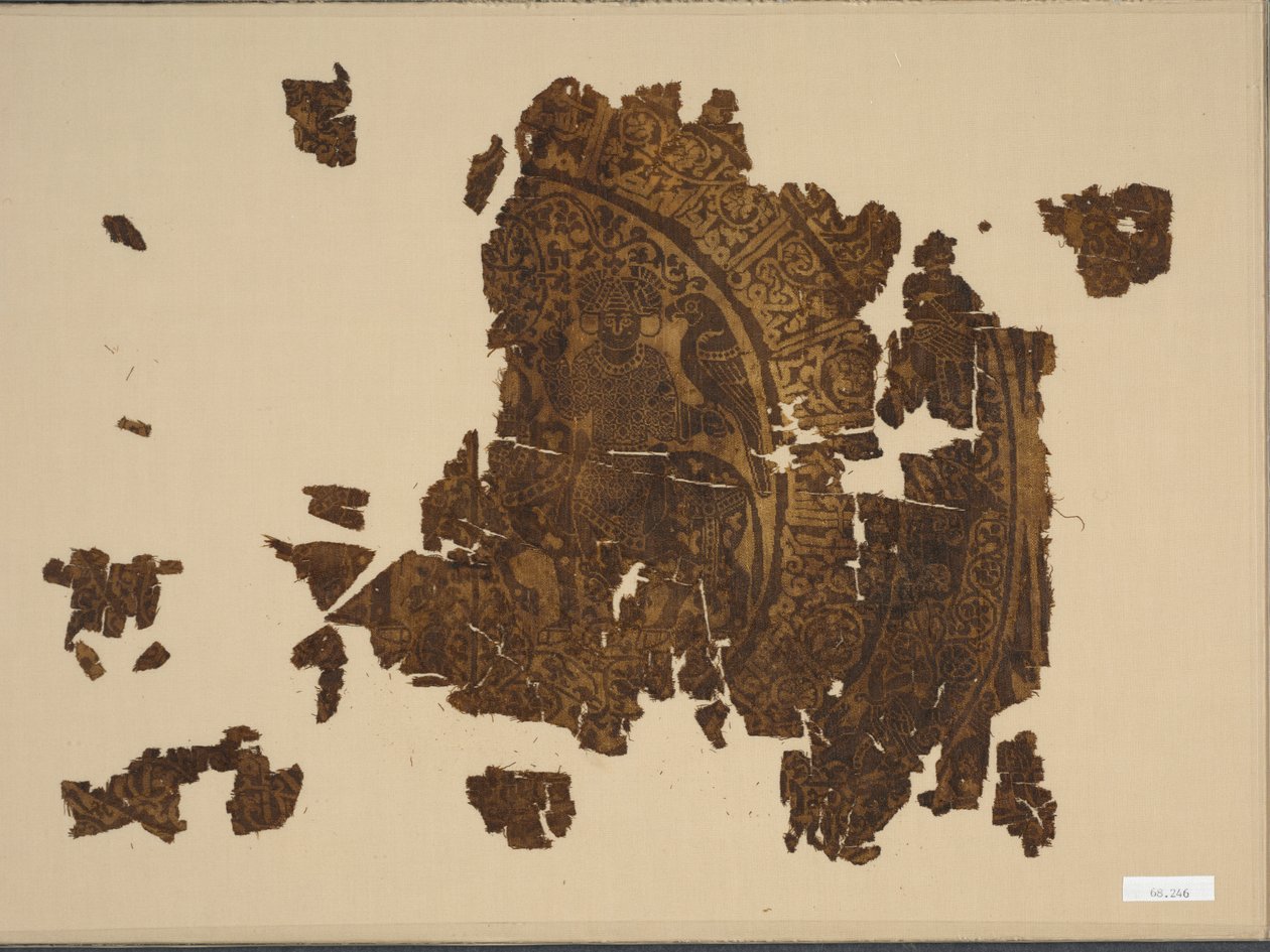 Seidenfragment mit Falkner auf einem Stier, 1000er-1100er Jahre von Unbekannt