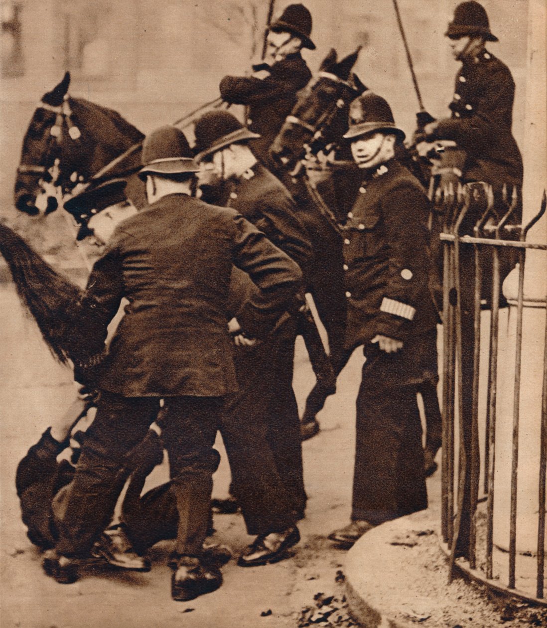 Die Hunger-Marschierer, 1932, 1938 von Unbekannt