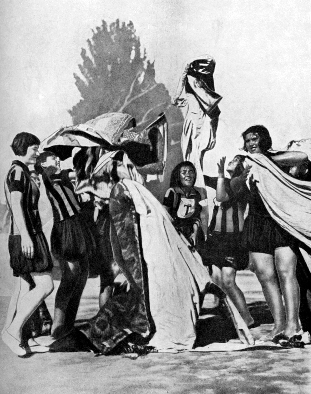 Usbekische Mädchen, 1936 von Unbekannt