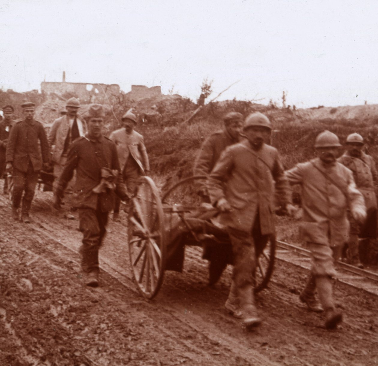 Verwundete, Neuville, Nordfrankreich, um 1914-1918 von Unbekannt