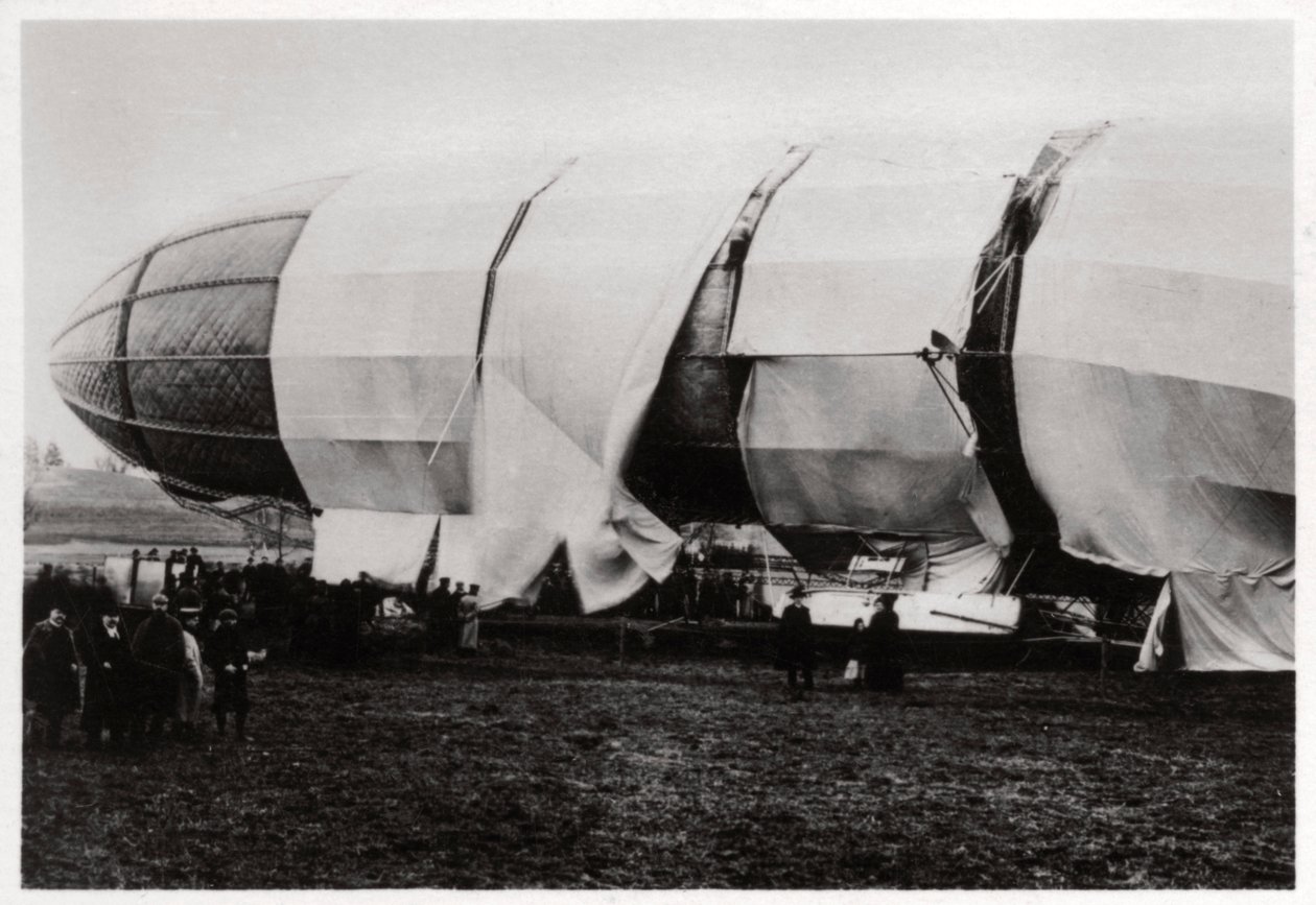 Zeppelin LZ2 nach seiner Zerstörung, 1906, 1933 von Unbekannt