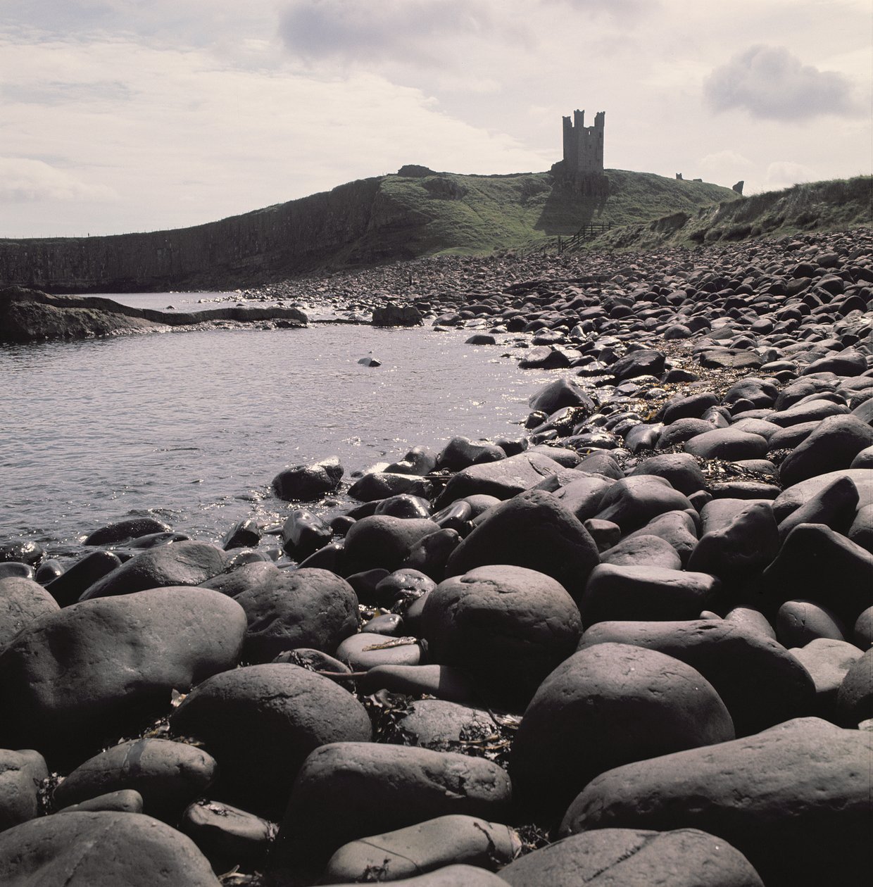 Ansicht von Dunstanburgh Castle, Northumberland von Unbekannt Unbekannt