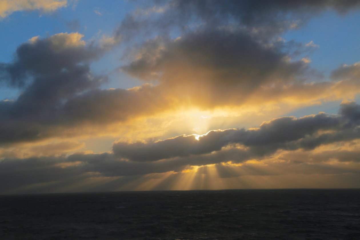 Strahlen eines Sonnenuntergangs, 2018 von Unbekannt Unbekannt
