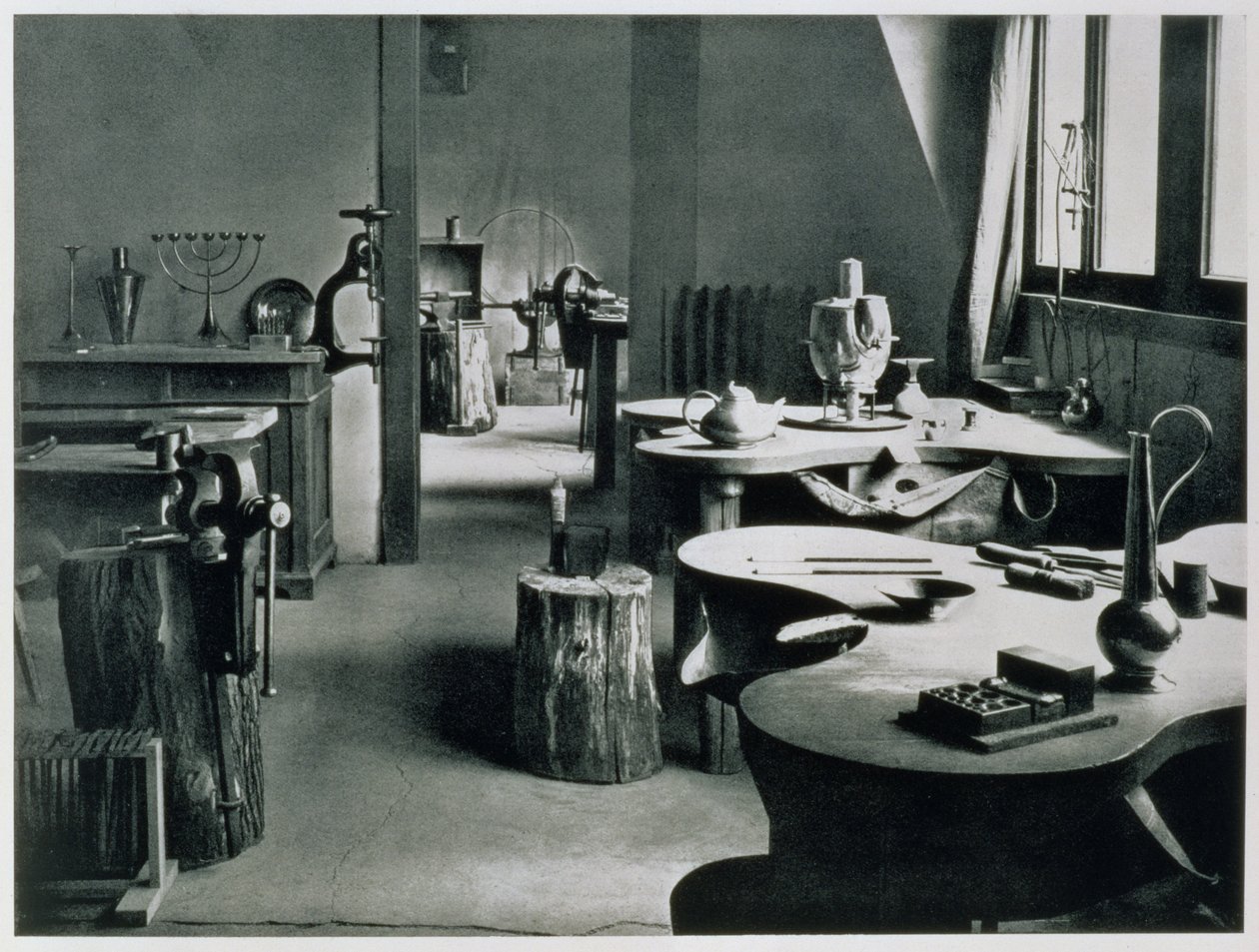 Die Metallwerkstatt, aus den Werkstätten des Bauhauses, Weimar, 1923 von Unbekannt Unbekannt