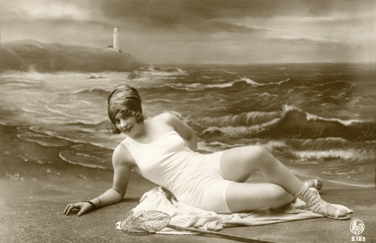 Frau im Badeanzug, ca. Anfang 1900 (Postkarte) von Alec Hunter