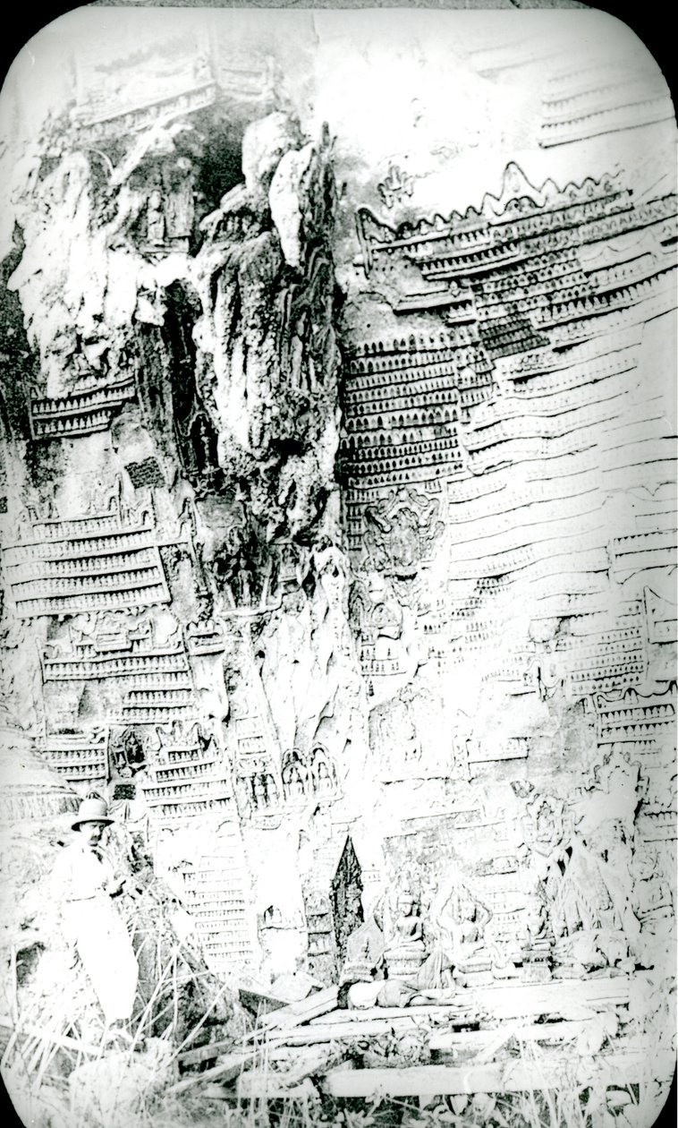 Wandverzierung, Eingangshalle, Kogun-Höhle von Unknown photographer