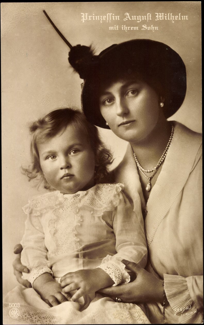 Prinzessin August Wilhelm mit Sohn von Unknown photographer