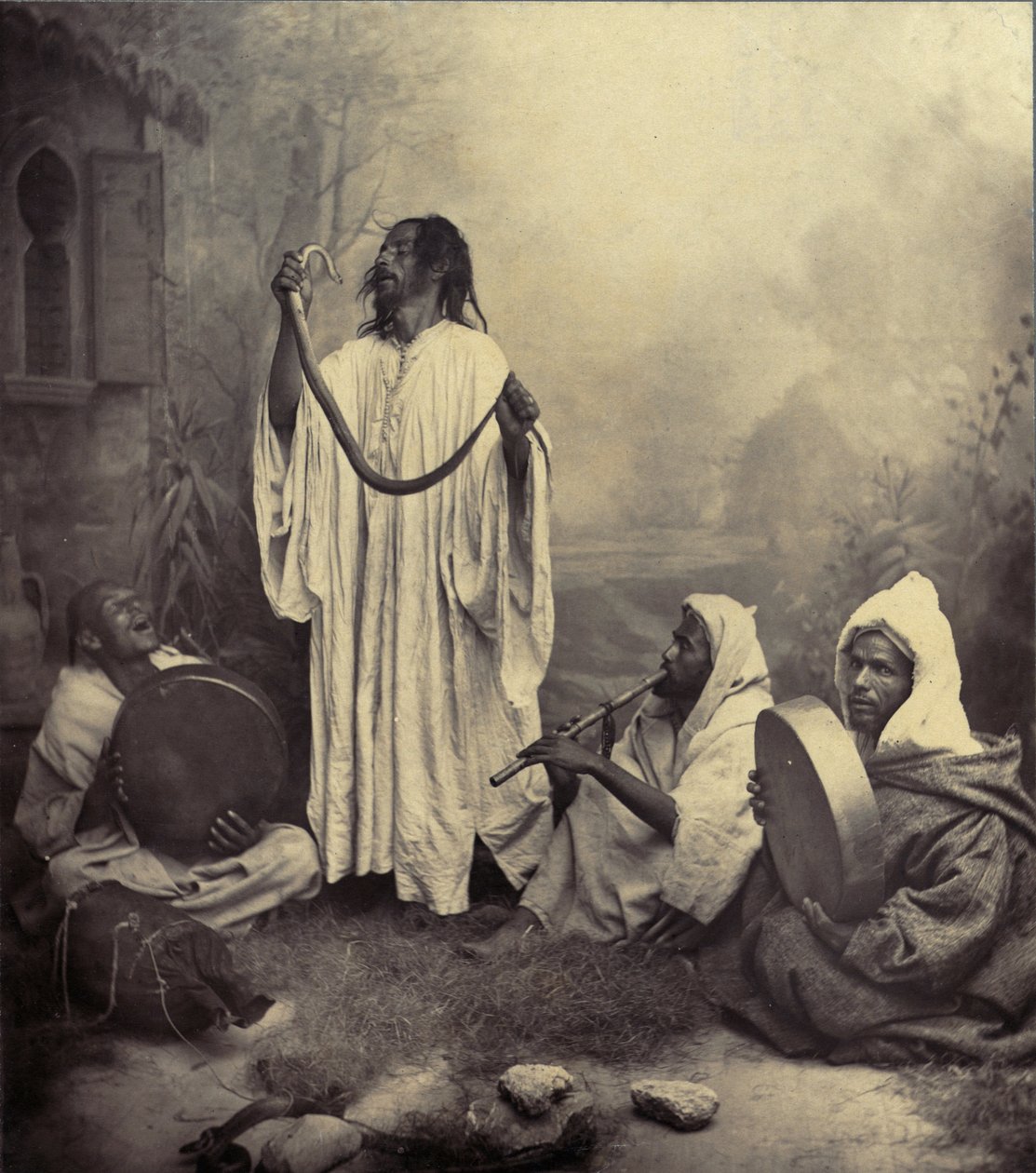 Schlangenbeschwörer in Tanger, Marokko. von Unknown photographer