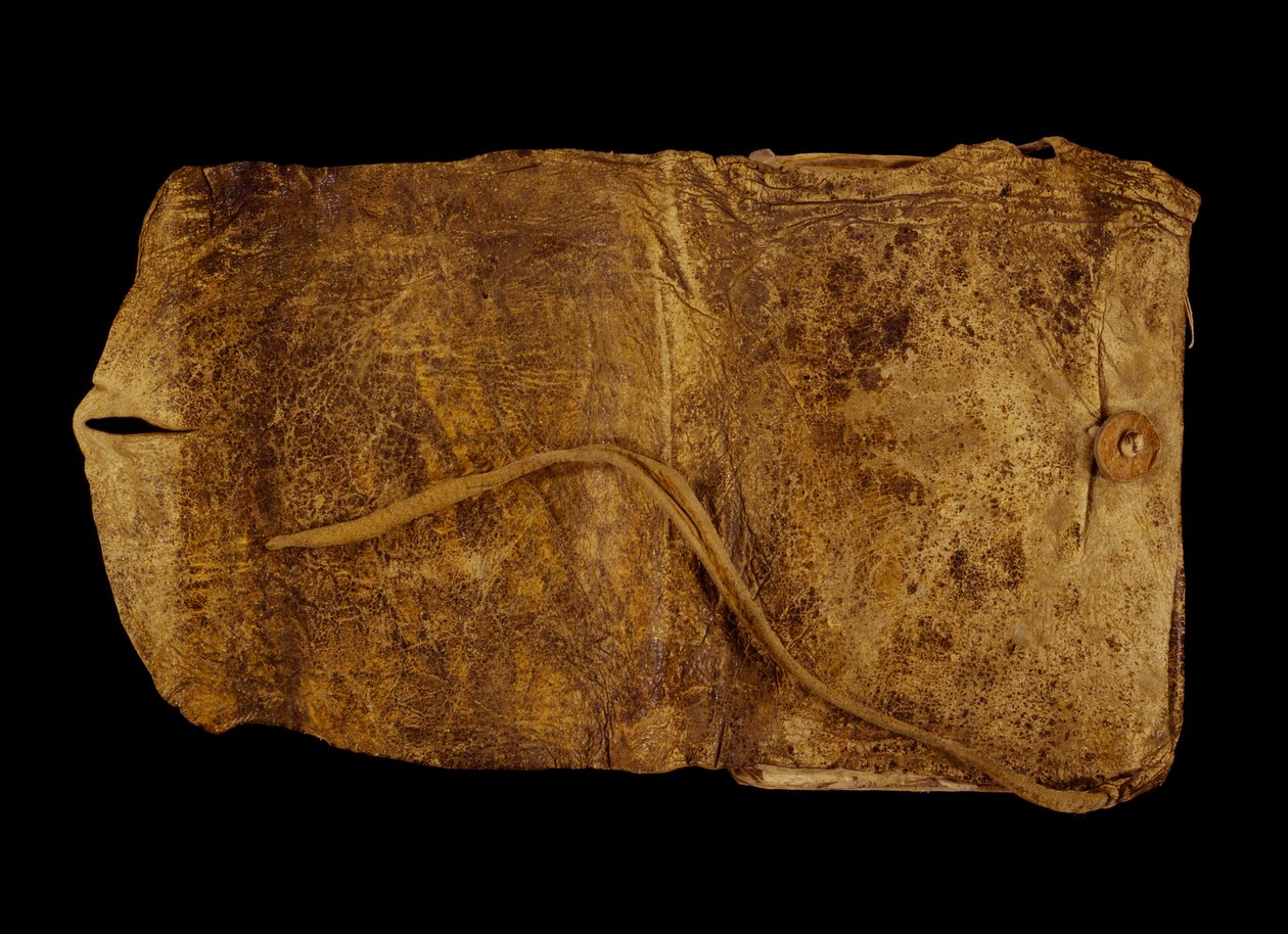 Das Tagebuch ist handgenäht in einem weichen Elchlederumschlag mit Klappe, Knopf und Lederbändern von William Clark