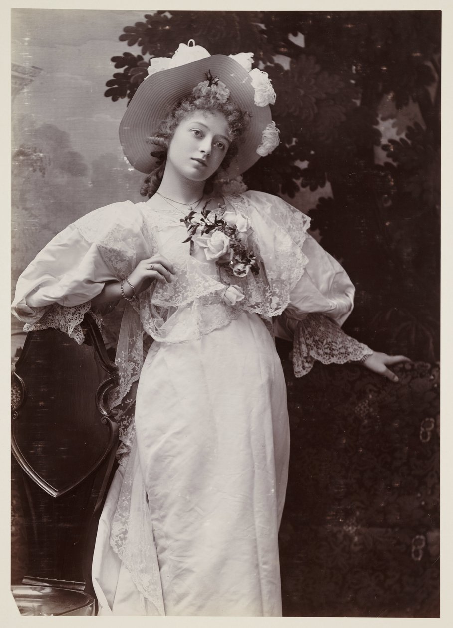 Edwardianisches Porträt, Frau im Spitzenkleid von John Pardon