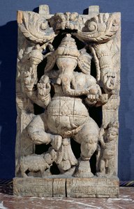 Statue von Ganesha auf dem Thron (Holz)