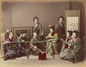 (Konkonchiki) Japanisches Mädchen beim Spiel, ca. 1880