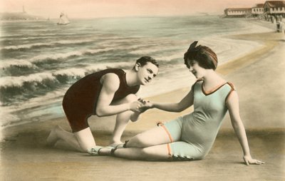 Romantisches viktorianisches Paar am Strand von American School