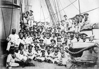 Gesellschaft an Bord der HMS Eclipse, um 1888 von British Photographer