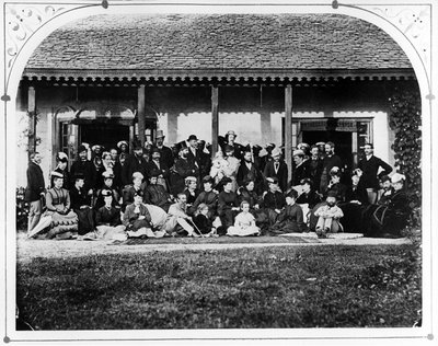 Gruppe - Regierungshaus, ca. 1871 von British Photographer
