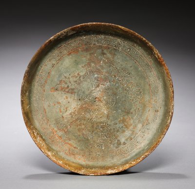 Tiefer Teller mit Falke und Laubwerk, 1100er Jahre von Byzantine