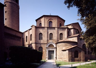 Fassade der Kirche, ca. 547 n. Chr. von Byzantine School