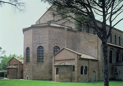 Rückfassade der Basilika, 536 n. Chr. von Byzantine School