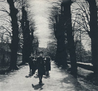 Kirchenparade, 1941 von Cecil Beaton
