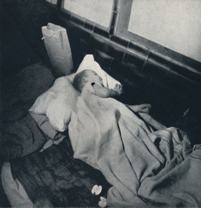 Schlafendes Baby von Cecil Beaton