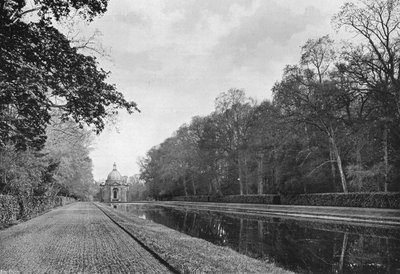 Der Lange Kanal und Pavillon von Charles Latham