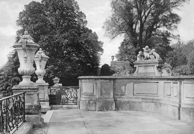 Das Westende der Südterrasse von Charles Latham