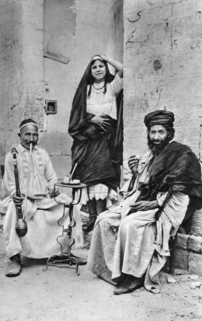 Menschen von Kairo, Ägypten, um 1922 von Donald McLeish