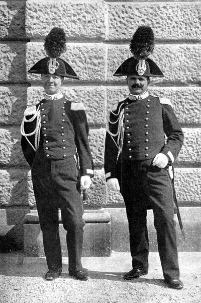 Zwei italienische Polizisten, 1922 von Donald McLeish