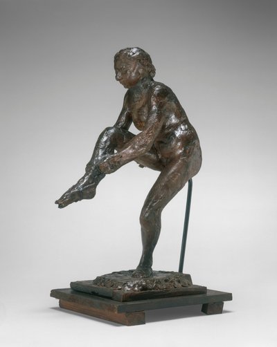 Tänzerin zieht ihren Strumpf an, 1890er-1911 von Edgar Degas