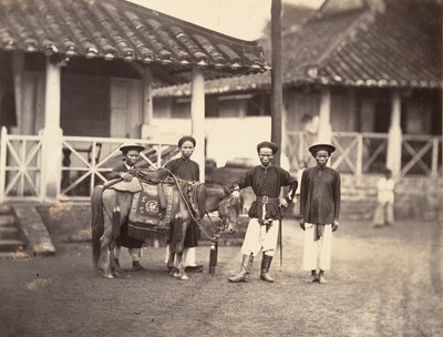 Reicher Annamite reitet auf einem Pferd, Cochinchina, 1866 von Emile Gsell