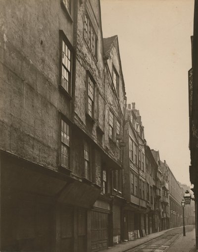 Alte Häuser in der Wych Street, London von English Photographer