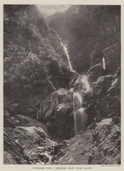 Malerisches Indien, Wasserfall unterhalb des Pindri-Gletschers von English Photographer