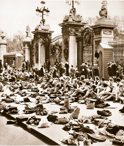 Der Kinder-Jubiläumsurlaub, 1935 von English Photographer