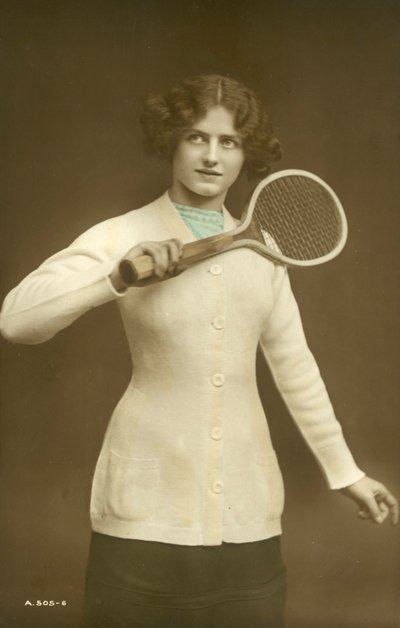 Mädchen mit Tennisschläger von English School