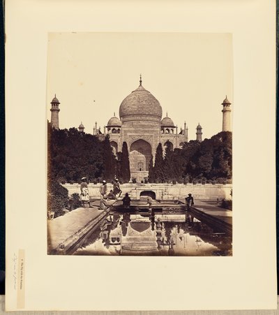 Das Taj Mahal mit den Brunnen von Felice Beato